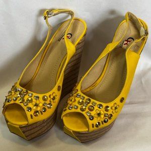 CR Collection Yellow Bling Wedge Sandal. Size 8M